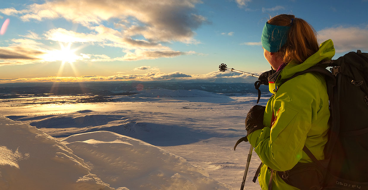 Ski tour to the summit of Skaget.